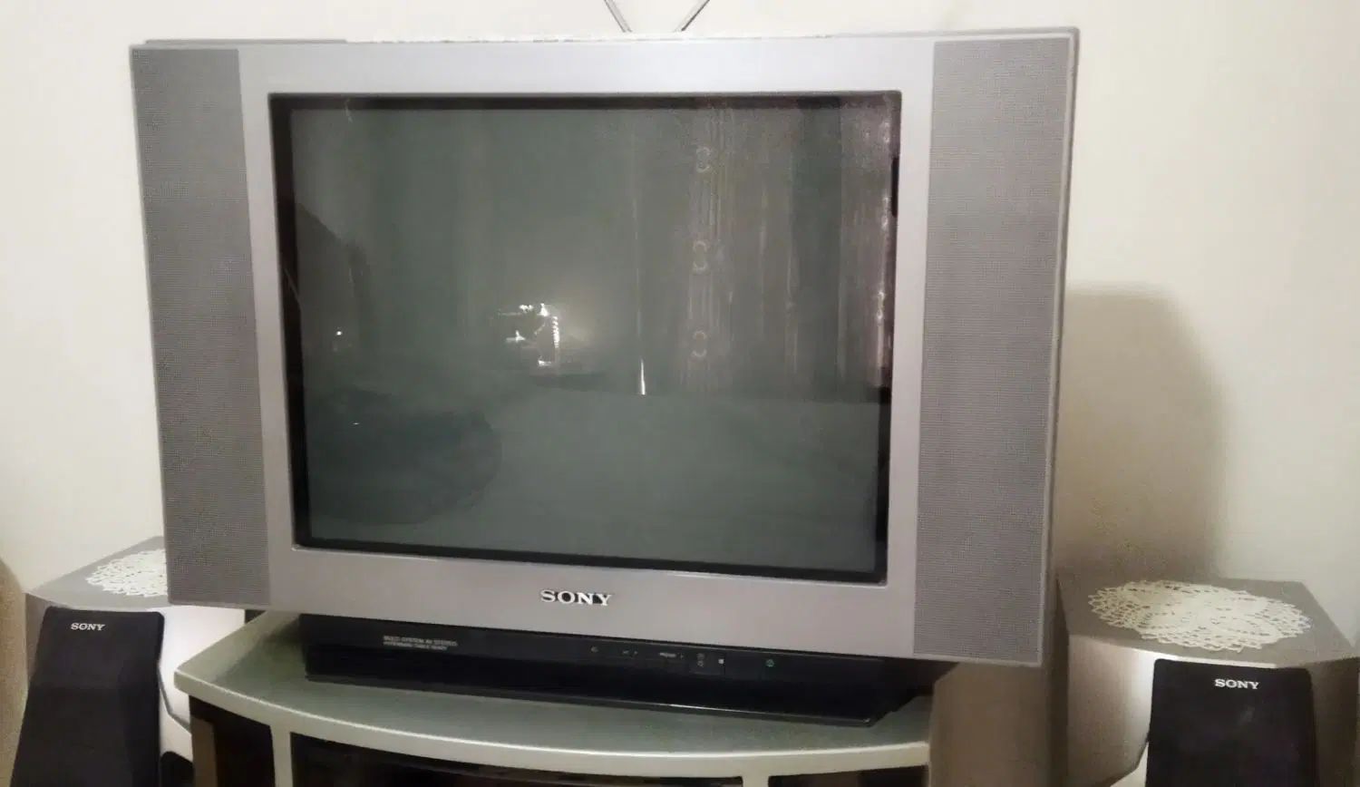 تلویزیون ۲۱ اینچ SONY مدل WEGA همراه میز|تلویزیون و پروژکتور|تهران, شهرک چیتگر|دیوار