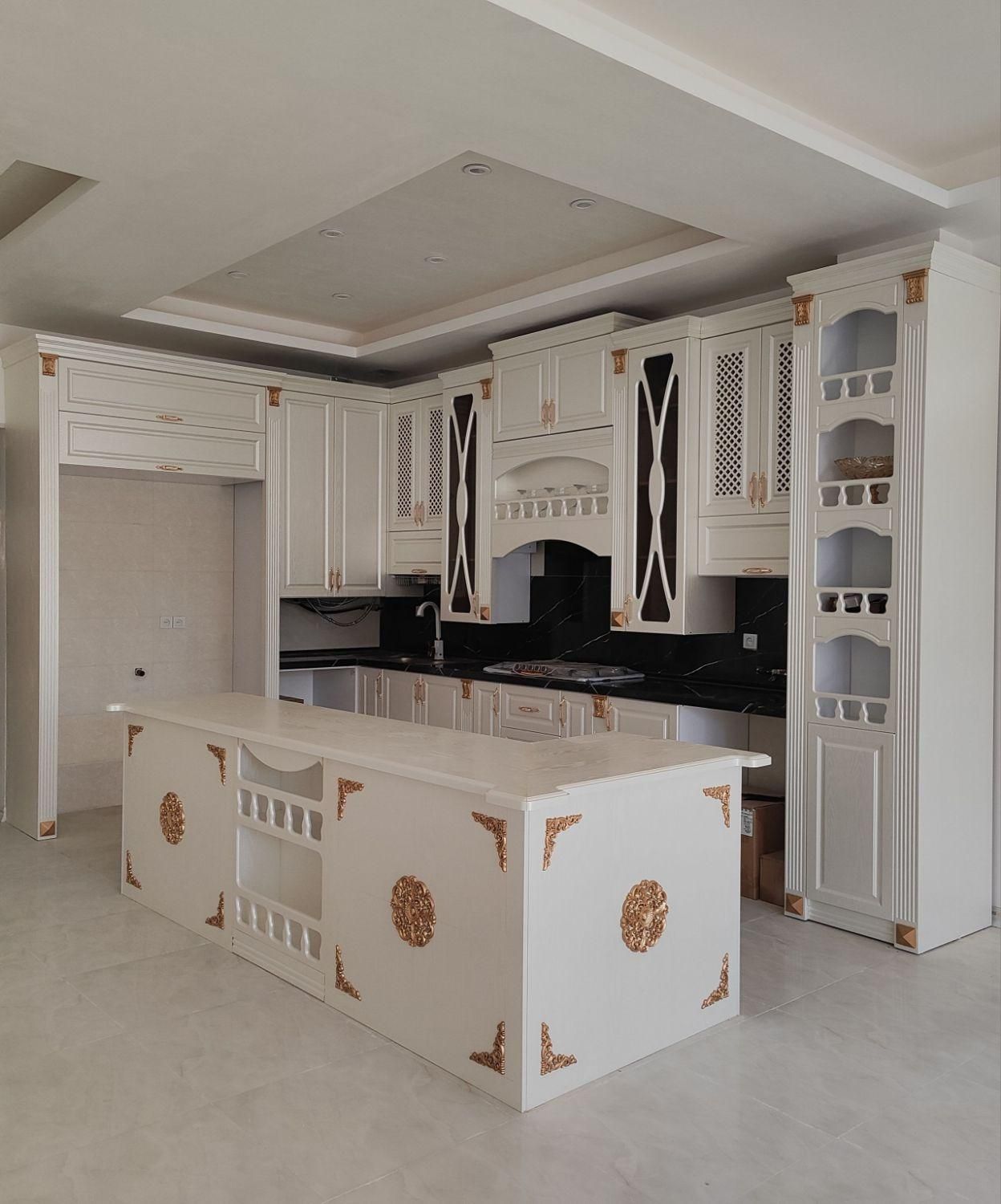 ساخت کابینت آشپزخانه. گلاسه. ممبران. نئوکلاسیک|خدمات پیشه و مهارت|کرمان, |دیوار