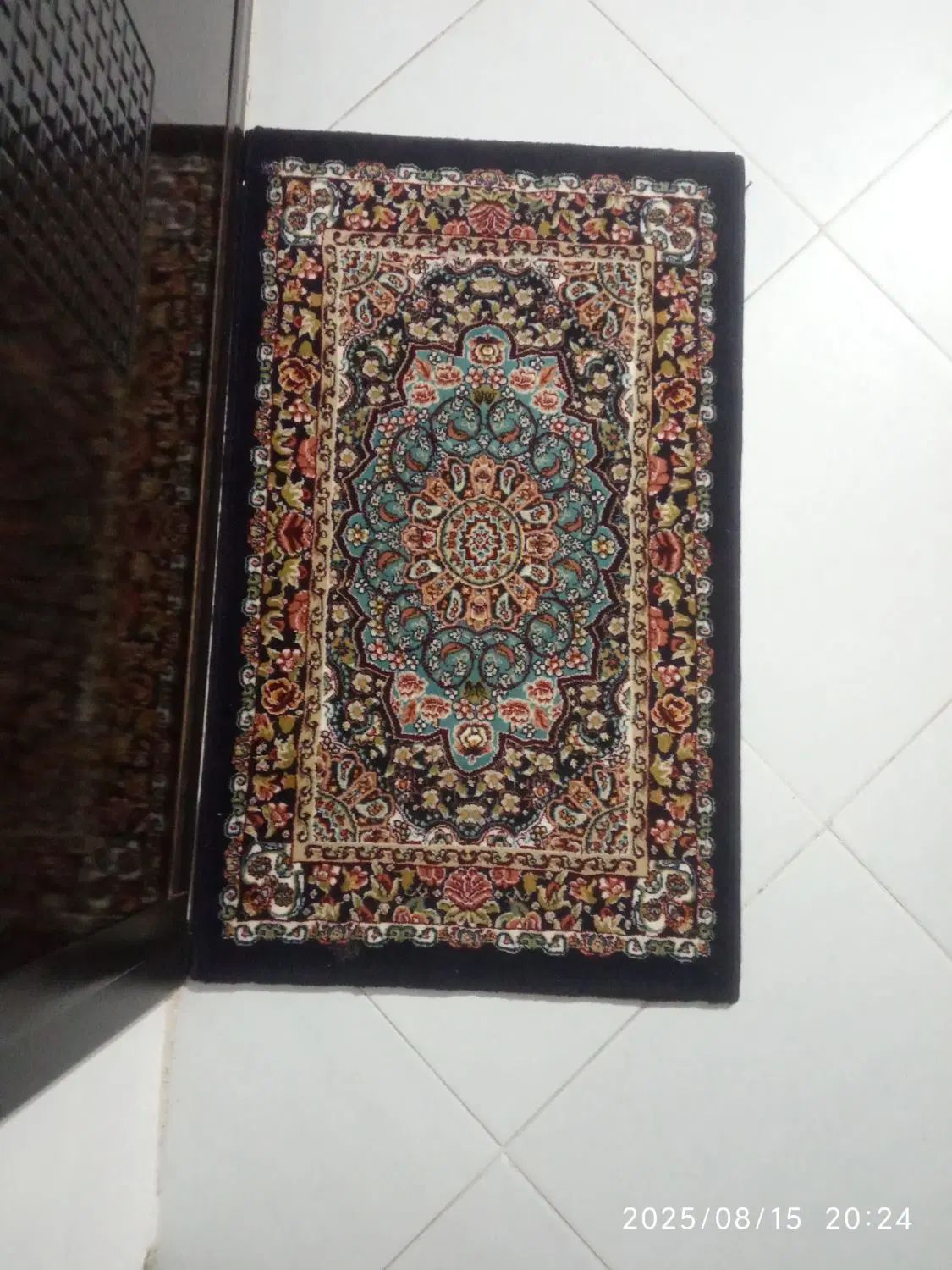 دوتا دم دری وی فرش گرد قالی|پادری|مشهد, کشاورز|دیوار