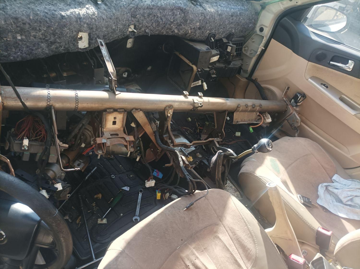 باطریسازی خدمات برقی سیار تعویض رادیاتور بخاری و..|خدمات موتور و ماشین|تهران, هروی|دیوار