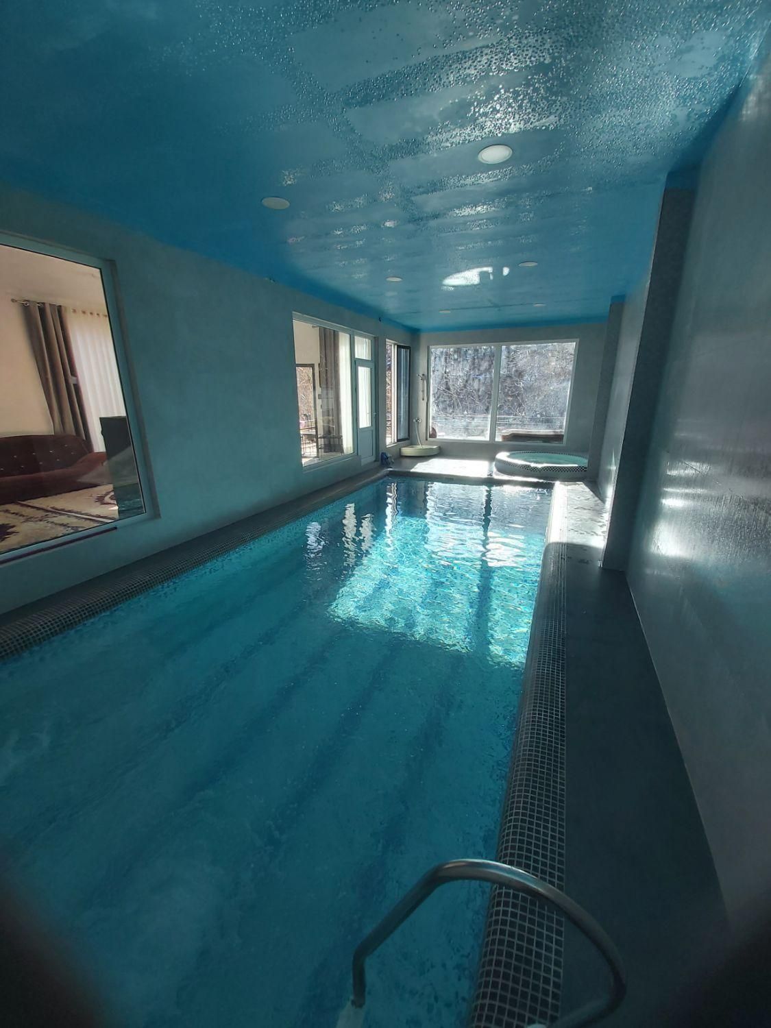 ویلا با استخر وجکوزی سرپوشیده مدرن|اجارهٔ کوتاهمدت ویلا و باغ|هشتگرد, باغشهر|دیوار