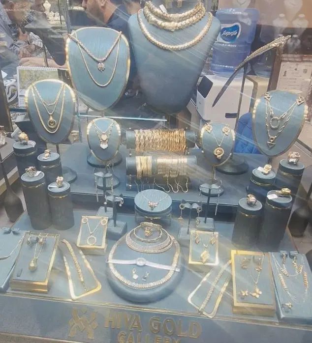 مانکن طلافروشی چرم ایتالیا|فروشگاه و مغازه|کرمانشاه, |دیوار