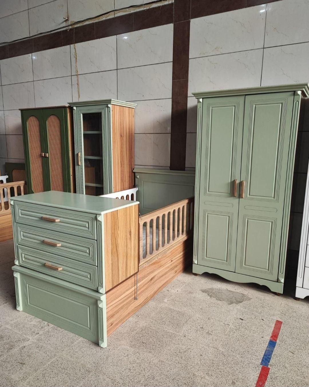 تخت نوزاد وسیسمونی مدل برکه|تخت و سرویس خواب|تبریز, |دیوار