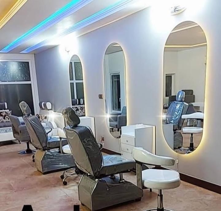 آینه و صندلی آرایشگاه سالن|آرایشگاه و سالنهای زیبایی|ارومیه, |دیوار