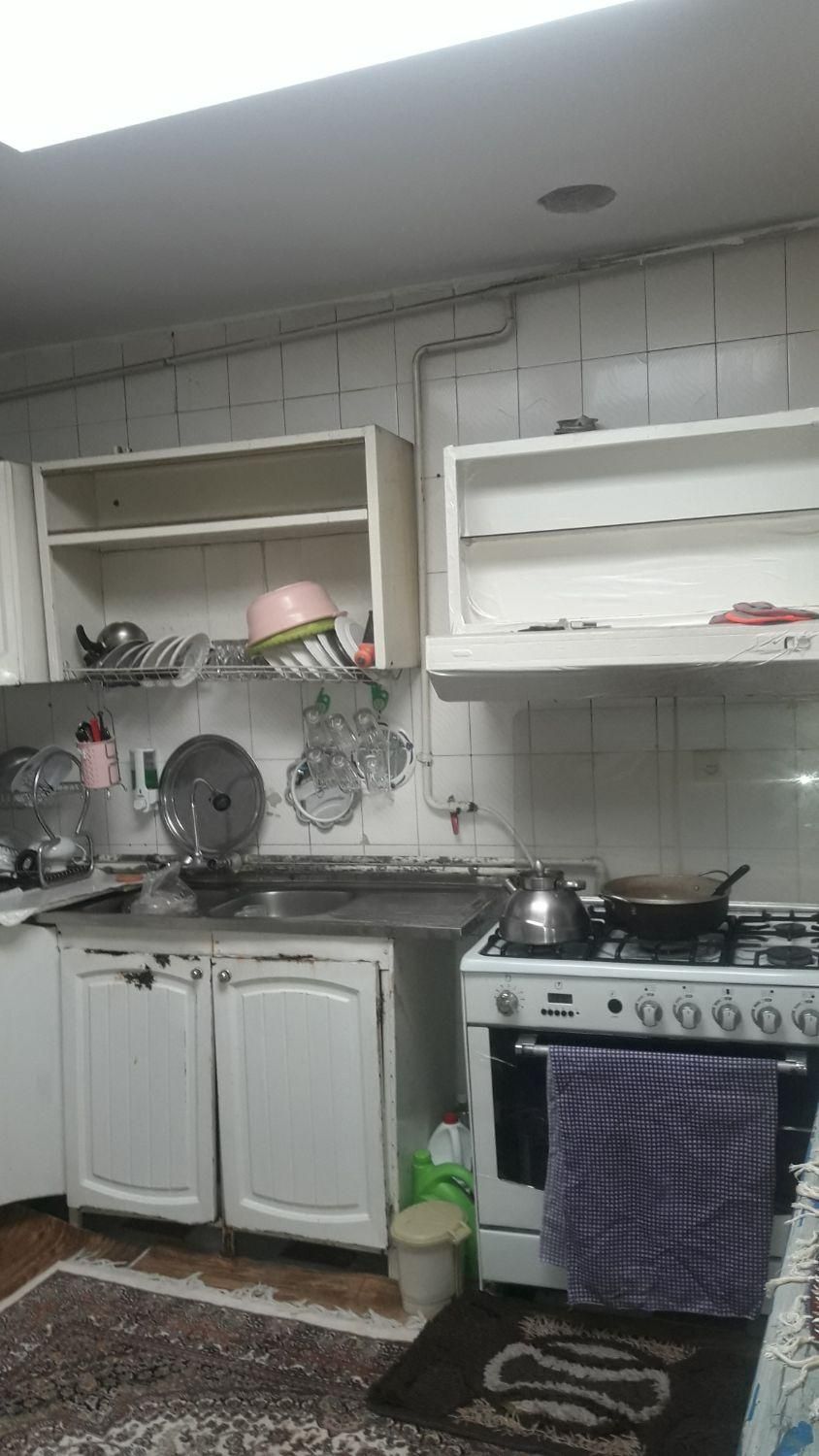ابچکان وسینگ|آب‌چکان و نظم‌دهنده ظروف|نیشابور, فرح بخش|دیوار