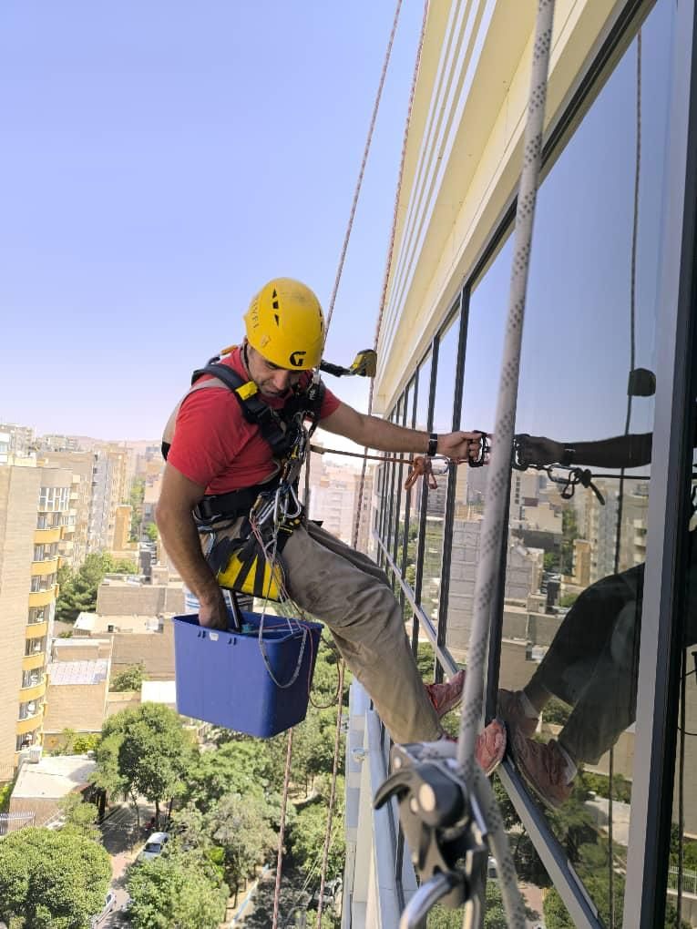 کار در ارتفاع راپل آراز دسترسی با طناب|خدمات پیشه و مهارت|تبریز, |دیوار