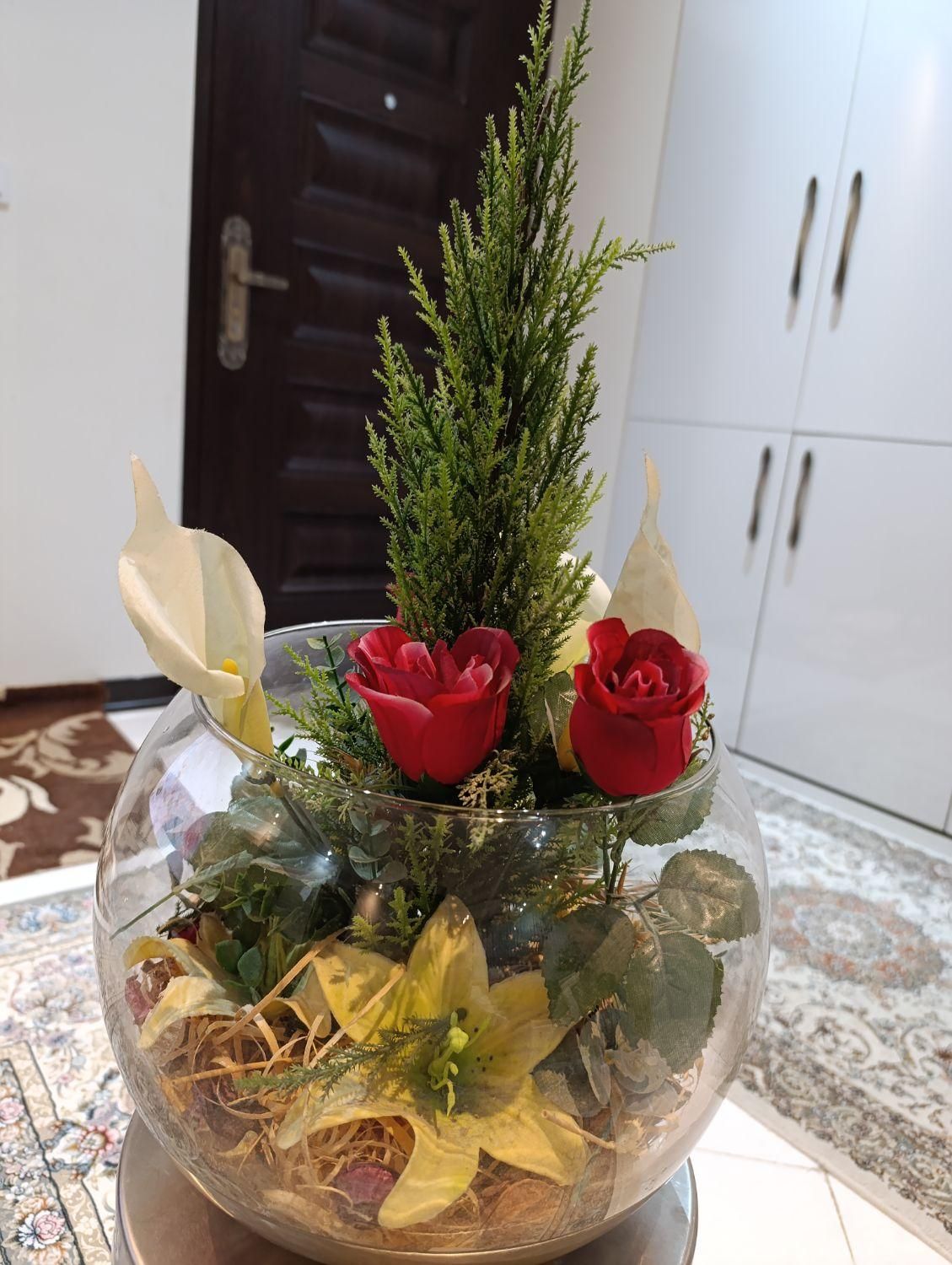 گلدان شیشه ای در حد نو|گل مصنوعی|تهران, بریانک|دیوار