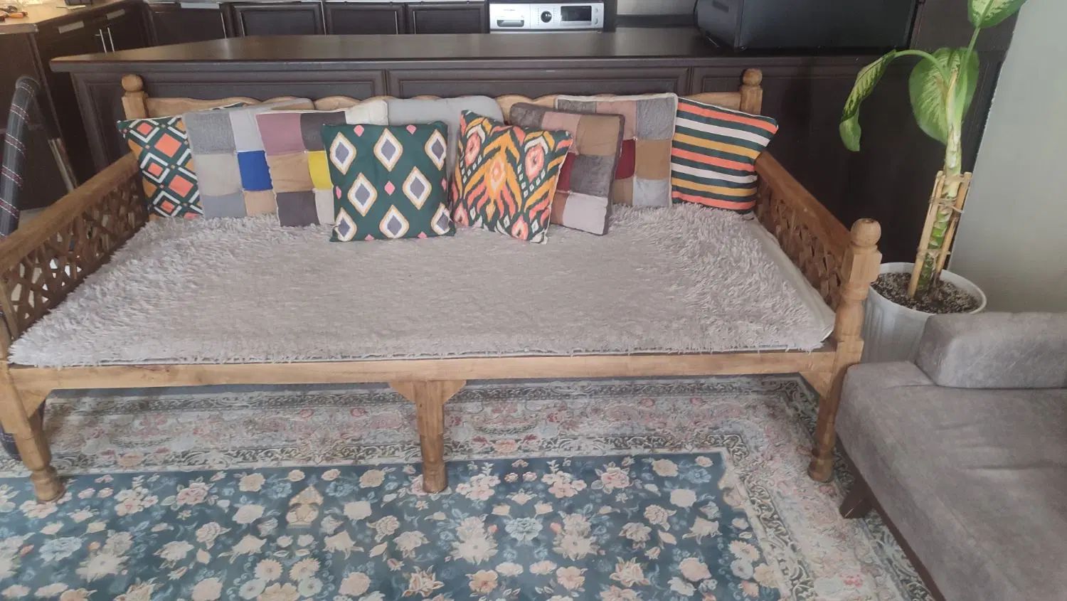 مبل به همراه تخت|مبلمان خانگی و میز عسلی|کرج, حسن آباد|دیوار