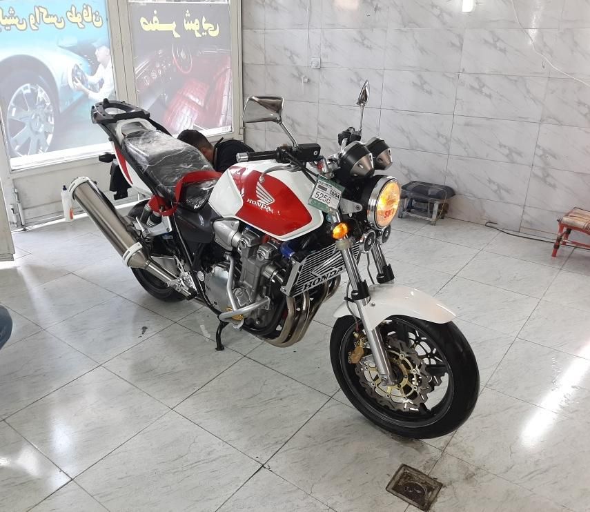 پولیش واکس سرامیک رفع آفتاب سوختگی تشخیص رنگ|خدمات موتور و ماشین|تبریز, |دیوار