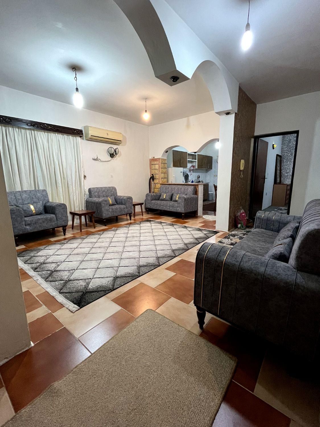 یه خواب تمیز حیاط دار نزدیک برج|اجارهٔ کوتاه‌مدت آپارتمان و سوئیت|سلمان‌شهر, |دیوار