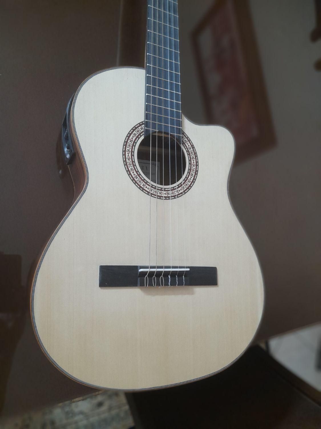 گیتار کلاسیک پیکاپ دار ventura|گیتار، بیس، امپلیفایر|تهران, سازمان برنامه شمالی|دیوار