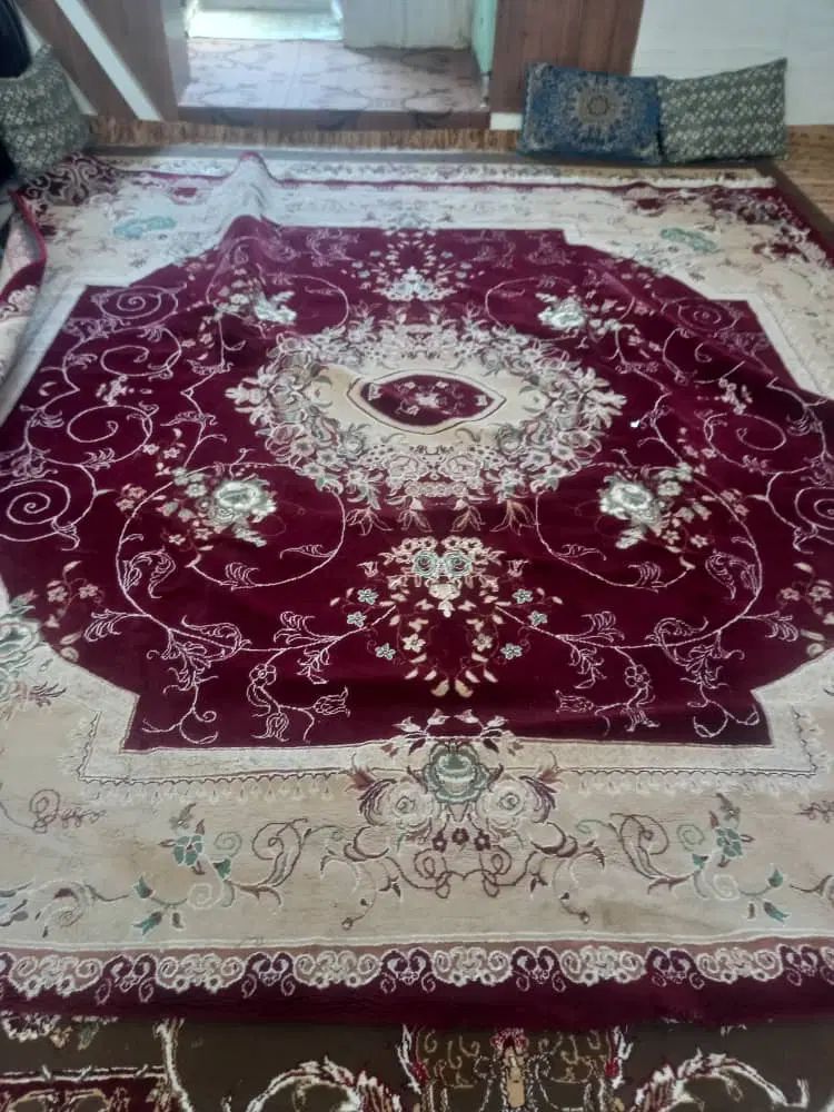 میز تلویزیون و فرش ۹ متره و ۶ متره با یه دست مبل|مبلمان خانگی و میز عسلی|سمنان, |دیوار
