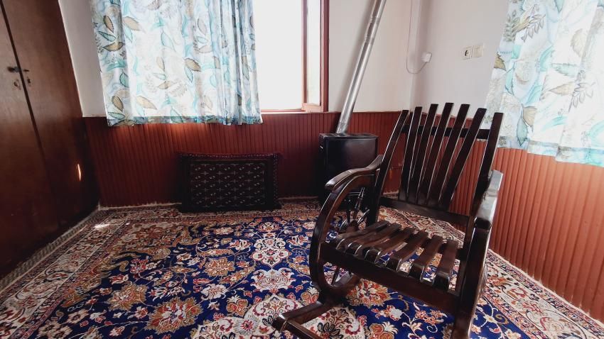 خونه باغ ۵ کیلومتری رشت در مسیر دریا|اجارهٔ کوتاه‌مدت ویلا و باغ|رشت, پیله داربن|دیوار