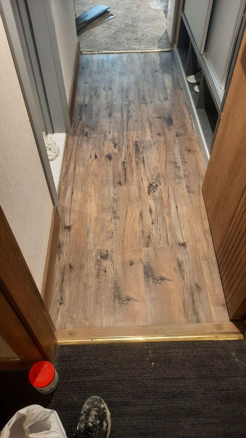 نصب کاغذ دیواریو کفپوش وبلکا وابریشم|خدمات پیشه و مهارت|ساوه, |دیوار