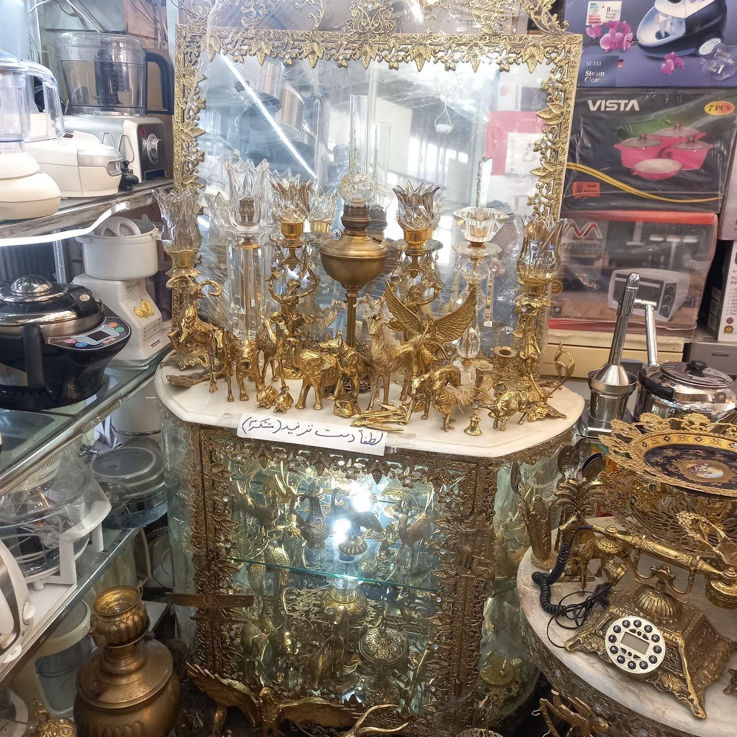 آئینه وکنسول باشمعدان برنزدرجه یک|مبلمان خانگی و میز عسلی|تهران, نیروی هوایی (پیروزی)|دیوار