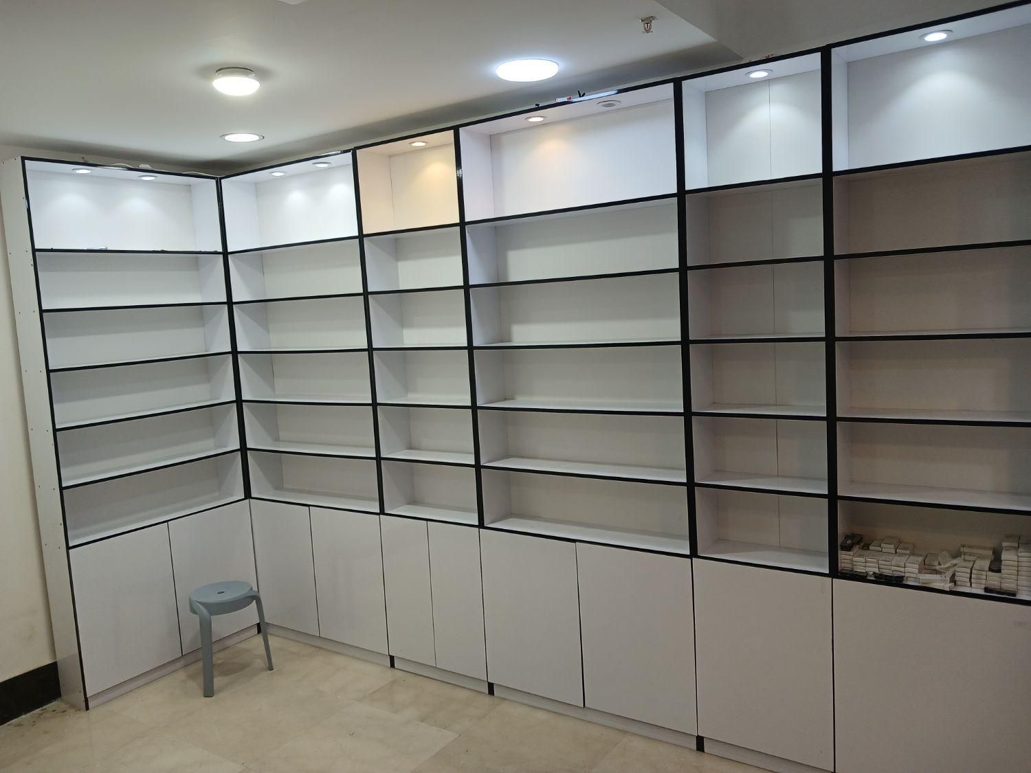 فروش ویترین مغازه|فروشگاه و مغازه|چابهار, |دیوار