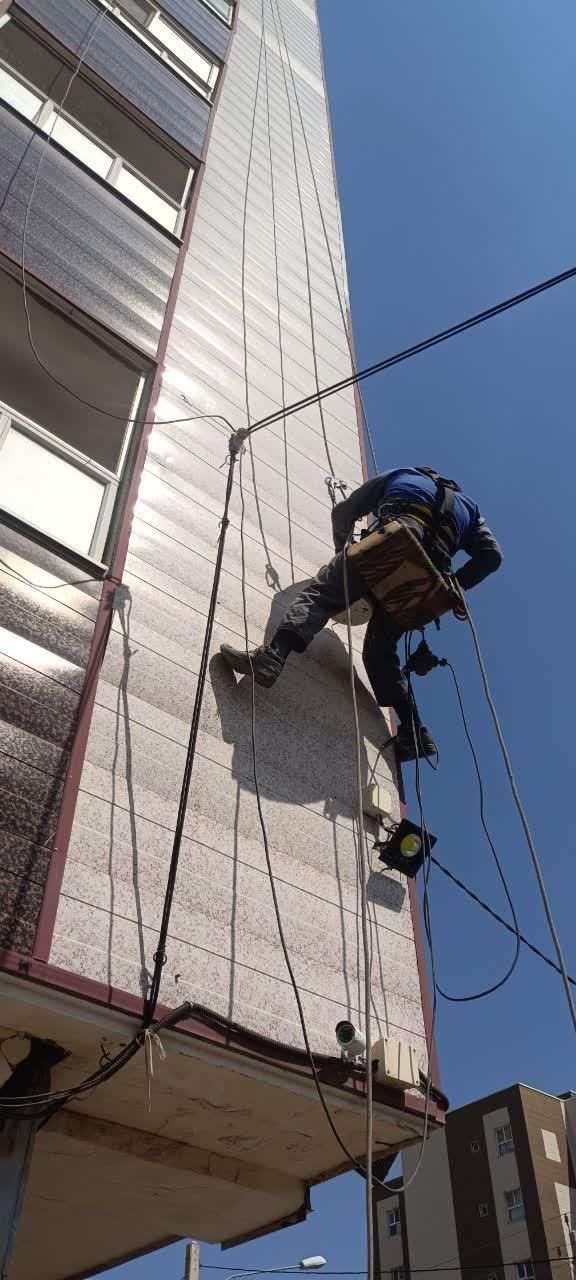 کار در ارتفاع پیچ رولپلاک نانو نما نظافت سنگ اجر|خدمات پیشه و مهارت|قم, هنرستان|دیوار