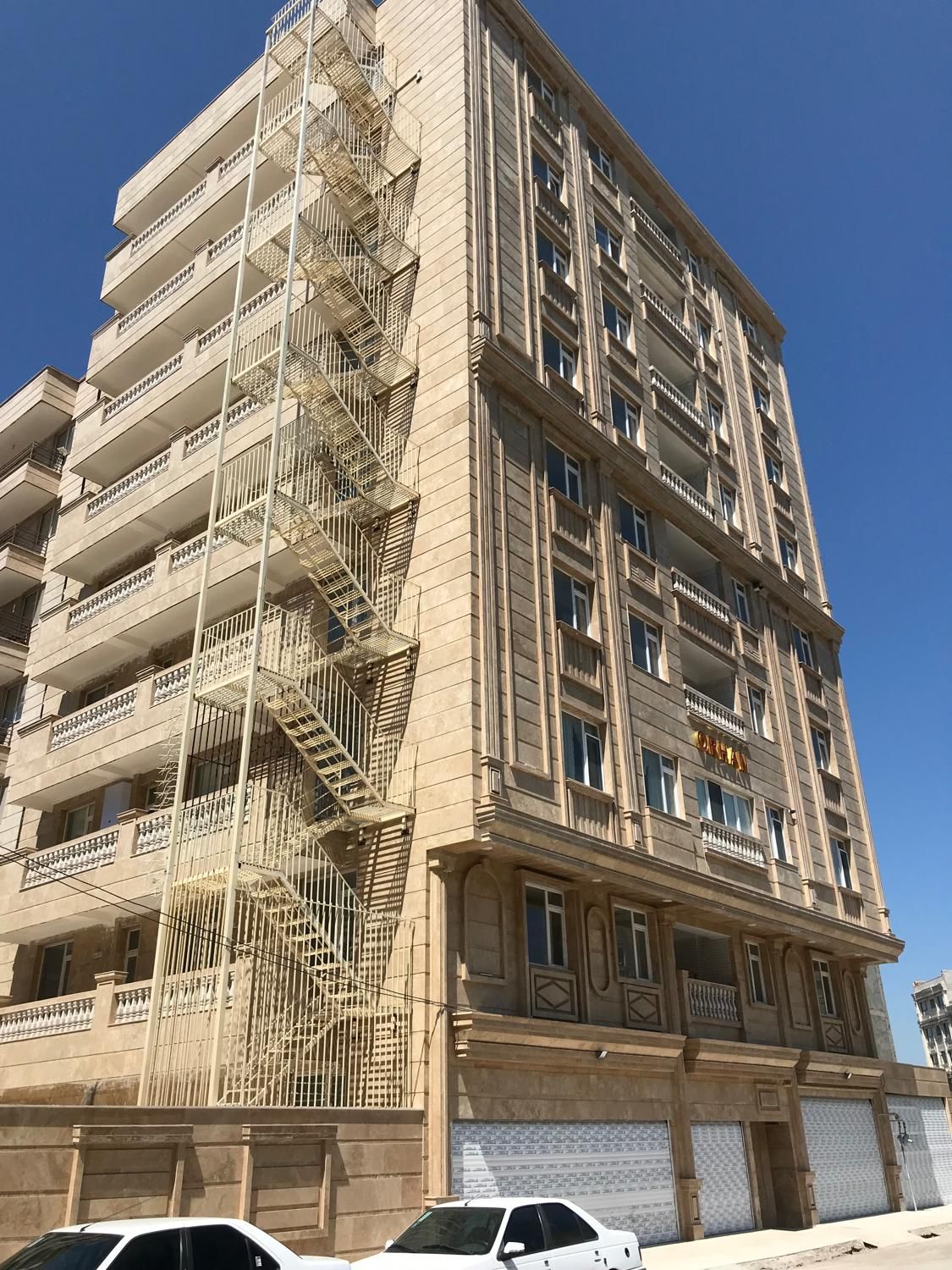 واحد ۳۰۰متری شهرک کشاورزی غربی ۱ نبش|فروش آپارتمان|اردبیل, |دیوار