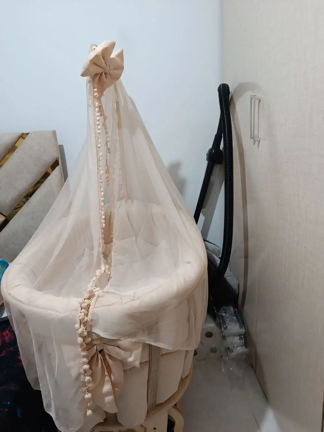 گهواره بچه نو|اسباب و اثاث بچه|رشت, دیانتی|دیوار