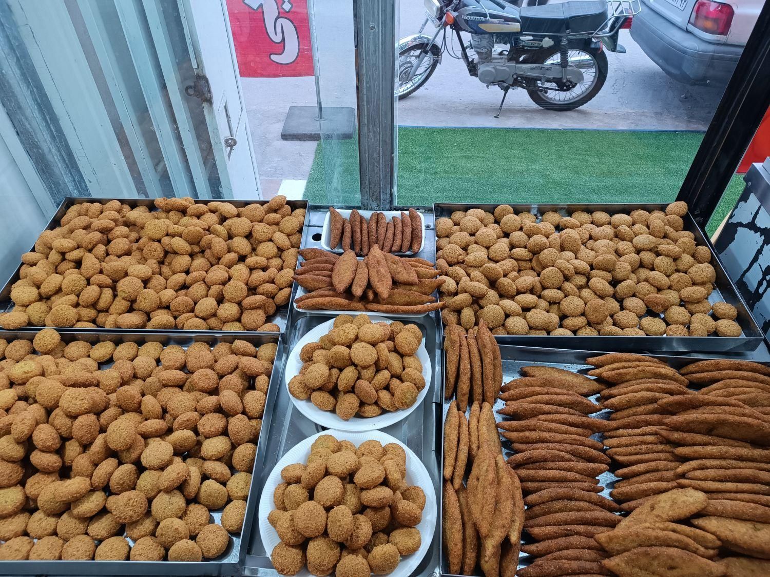 کتلت فلافل سوسیس بندری سمبوسه همبردستی|خوردنی و آشامیدنی|شیراز, پارک کوهستانی بوستان|دیوار