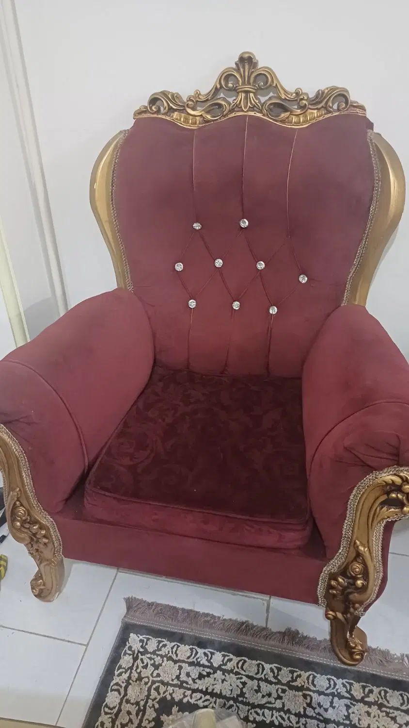 مبل ۷ نفره تمیز همراه جلو مبلی زیبا و دو تا عسلی|مبلمان خانگی و میز عسلی|رشت, نخودچر|دیوار