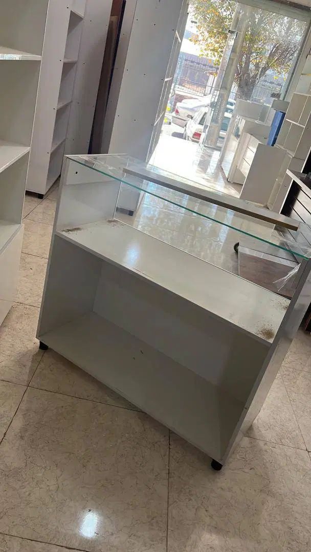 ویترین شیشه ای و قفس چوبی دست دوم (یکجا)(درحدنو)|بوفه، ویترین، کنسول|کرج, فاز ۳ گوهردشت|دیوار