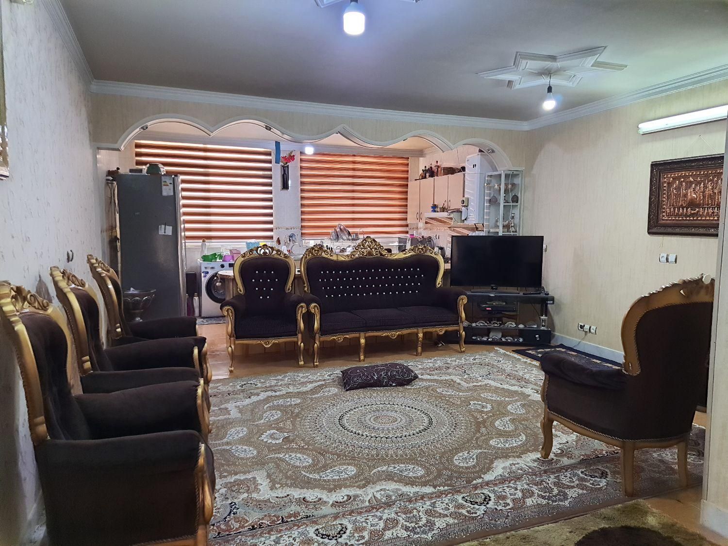 منزل دربست ۲ طبقه خیابان نیرو خ آزادی|اجارهٔ خانه و ویلا|اصفهان, کلمان|دیوار