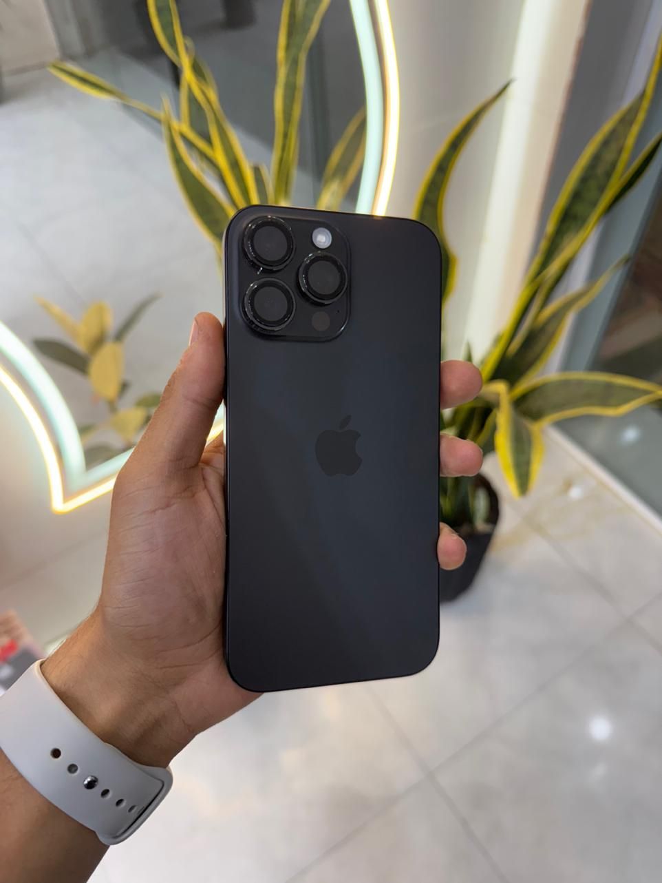 اپل iPhone 16 Pro Max با حافظهٔ ۲۵۶ گیگابایت|موبایل|شیراز, قدوسی شرقی|دیوار