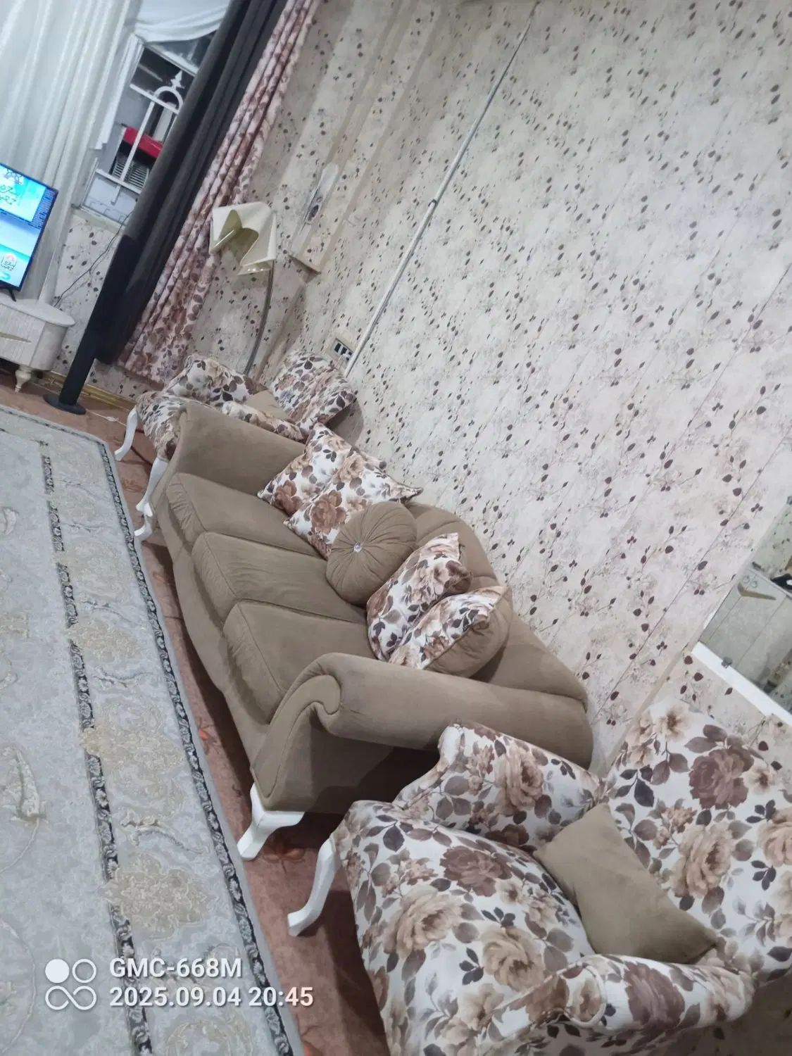 مبل هفت نفره و دستک پرده کاملا سالم وپر بار|مبلمان خانگی و میز عسلی|مشهد, پورسینا|دیوار