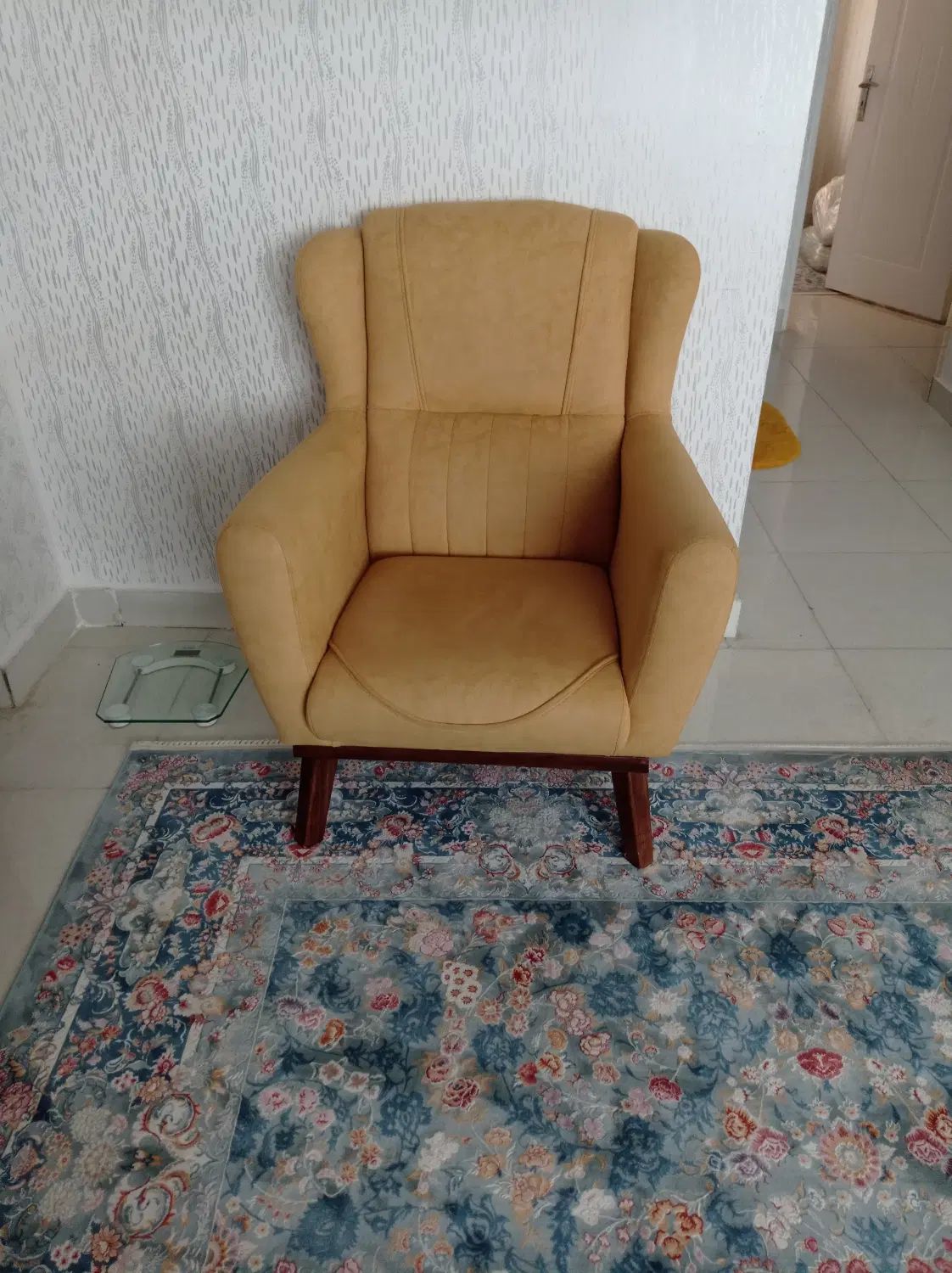 کاملا سالم درحد نونوهستش|مبلمان خانگی و میز عسلی|رشت, پل تالشان|دیوار