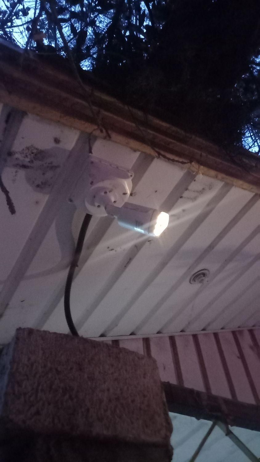 ۲ تا دوربین سالم با دستگاه همراه سیم|دوربین مداربسته|پارس‌آباد, |دیوار