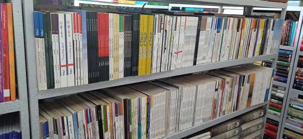 انواع کتاب رمان، تاریخی، روانشناسی، زبان|کتاب و مجله ادبی|اصفهان, کوی گلزار|دیوار