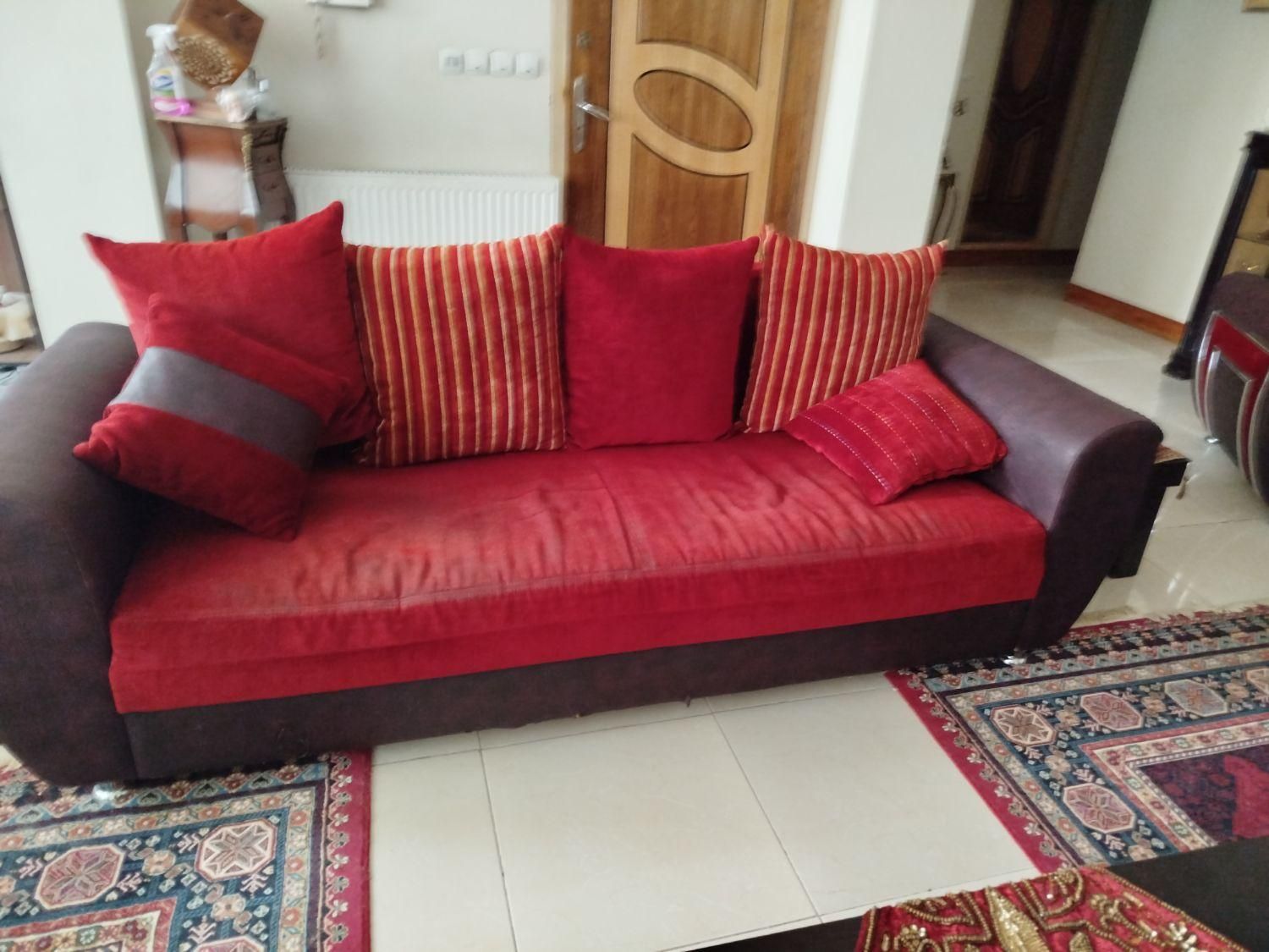 سرویس کامل مبل همراه میز وسط و سه عدد میز عسلی|مبلمان خانگی و میز عسلی|شاهین‌شهر, فردوسی|دیوار