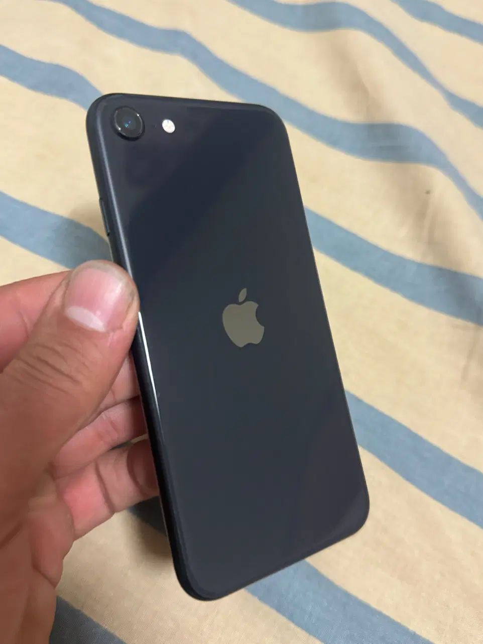 اپل iPhone SE با حافظهٔ ۱۲۸ گیگابایت|موبایل|تهران, جمهوری|دیوار