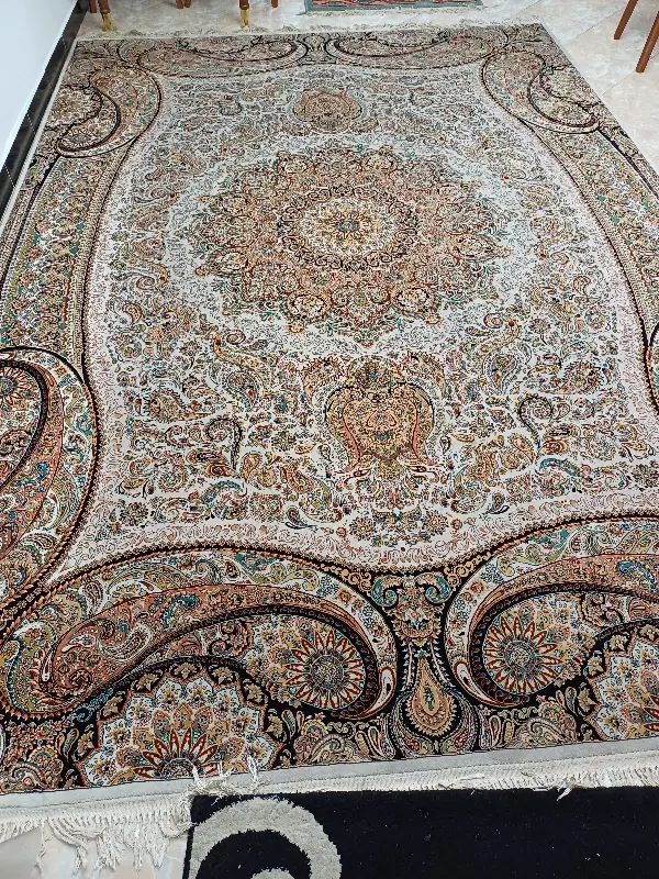فروش فرش کرمی ۱۵۰۰ شانه ای|فرش|رشت, جهاد|دیوار