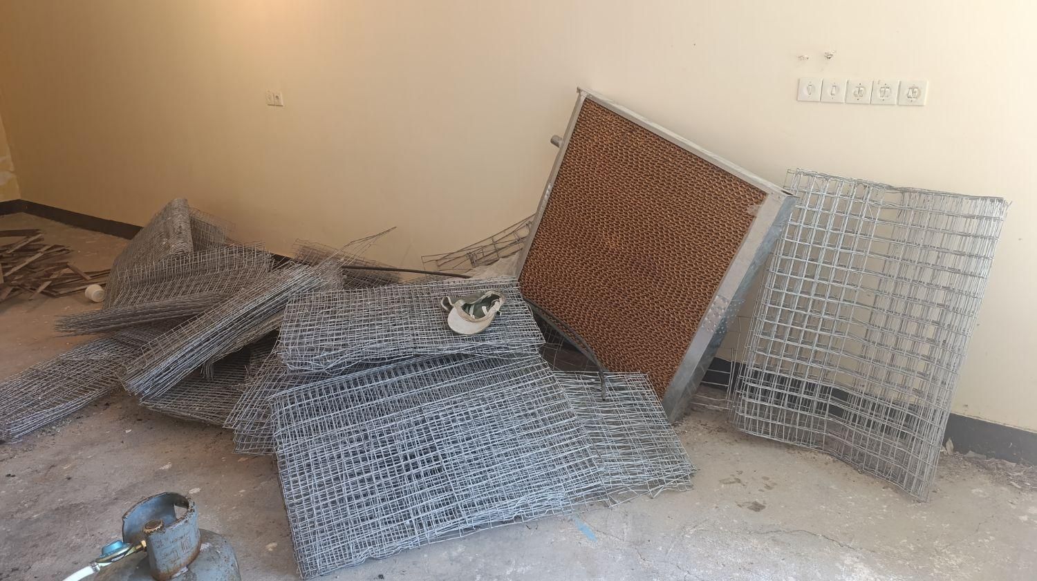 قفس ممبری.فن.ایلنت.کولپد جهت پرورش مرغ تخم گذار|لوازم جانبی حیوانات|یاسوج, |دیوار