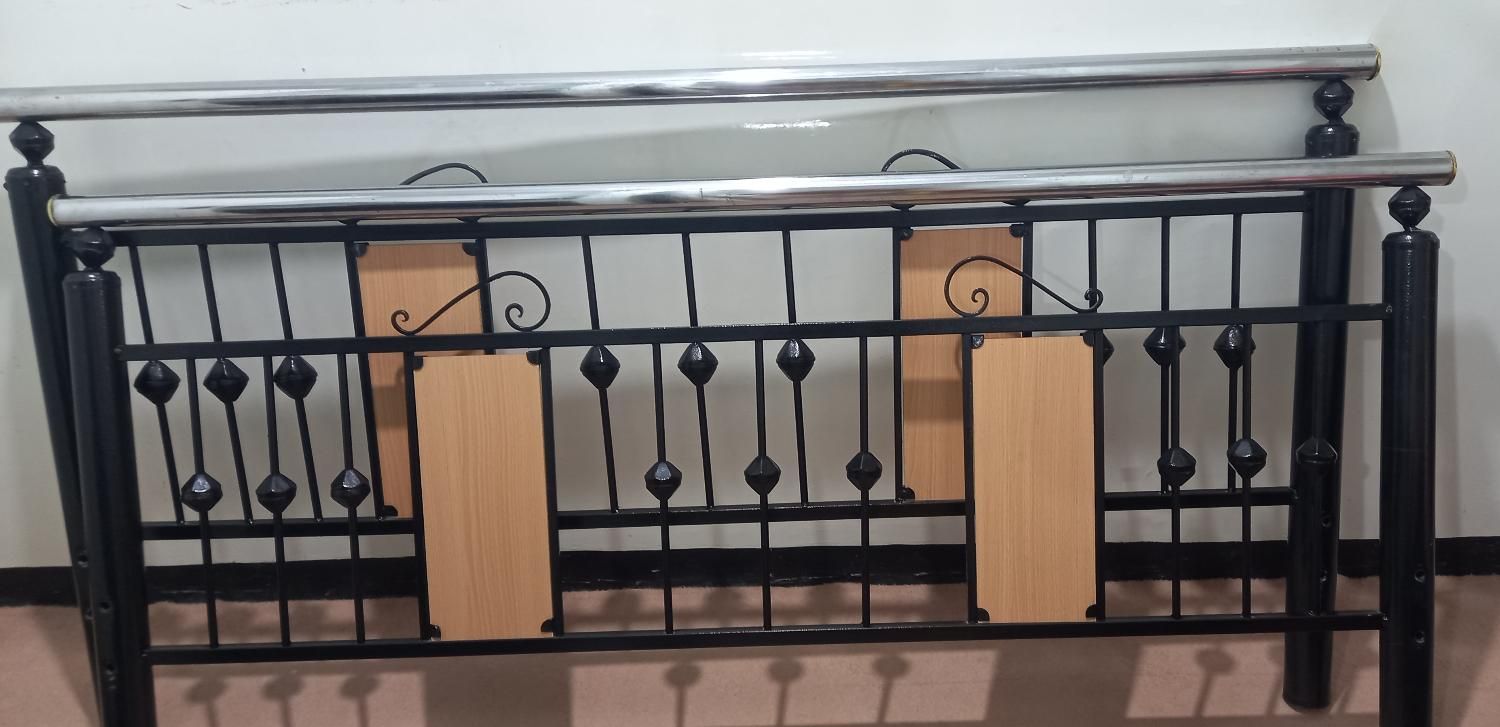 تخت و میز آرایش|تخت و سرویس خواب|دوگنبدان, |دیوار