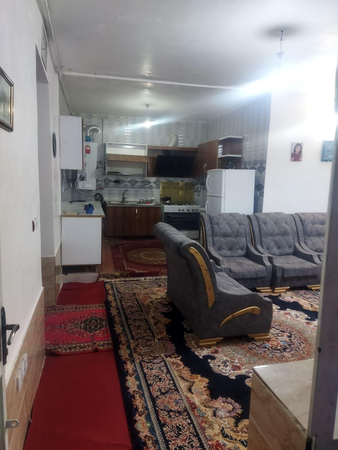 محیط امن و آرام نزدیک خیابان نوساز|اجارهٔ کوتاه‌مدت آپارتمان و سوئیت|شیراز, شهرک امام حسین|دیوار