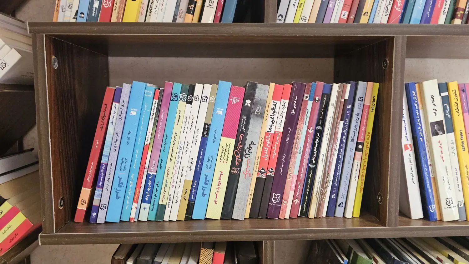 کتابخانه با بیش از 300 کتاب|کتاب و مجله آموزشی|مشهد, آبادگران|دیوار