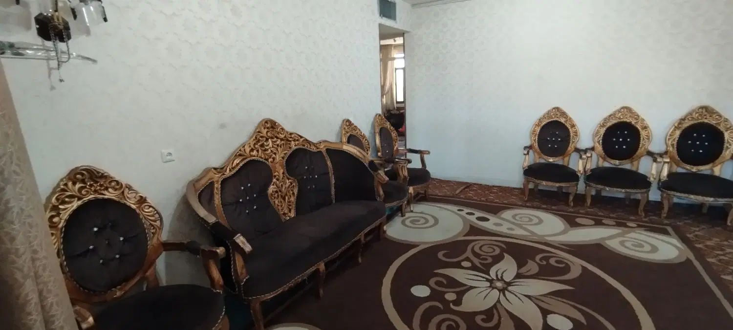 مبل با قیمت حراج و استثنایی به دلیل کمبود جا|مبلمان خانگی و میز عسلی|شهرکرد, |دیوار