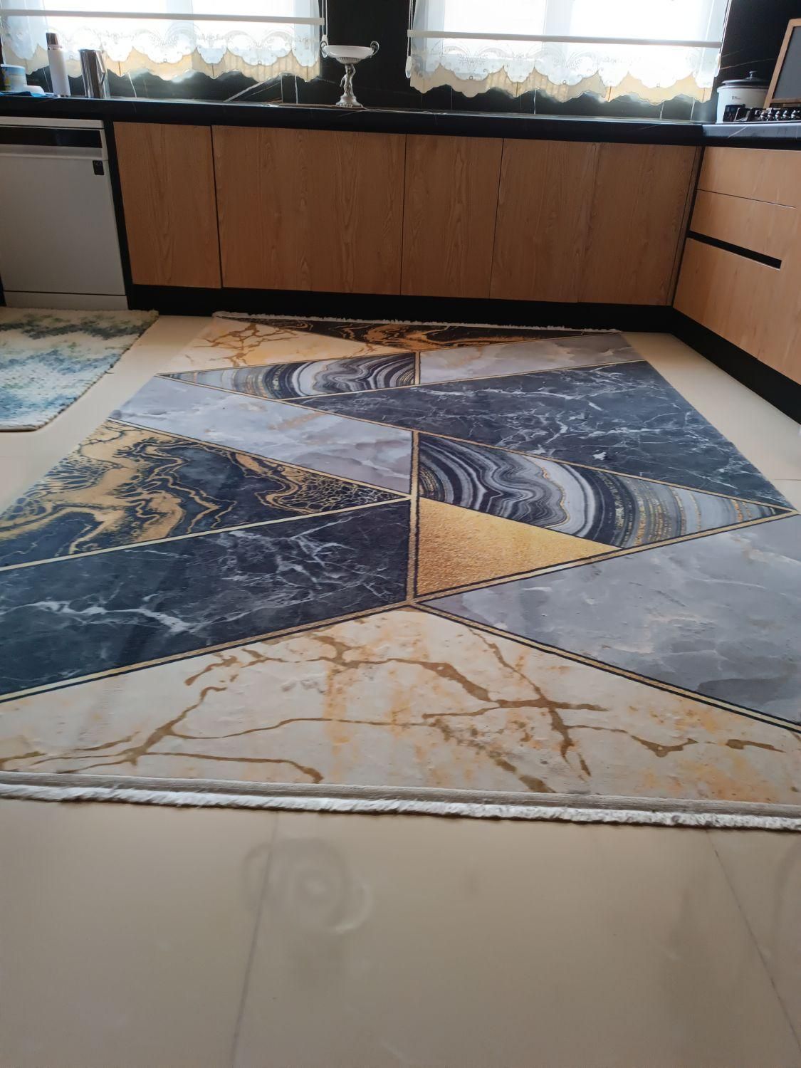 فرش 6متری کلاسیک و فرش پادری ضخیم|فرش|تهران, خانی آباد نو جنوبی|دیوار