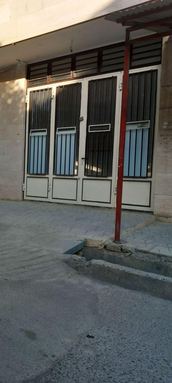 فروش مغازه تک برگ سند۳۰ متری شهرک نیاوران|فروش مغازه و غرفه|بروجرد, |دیوار