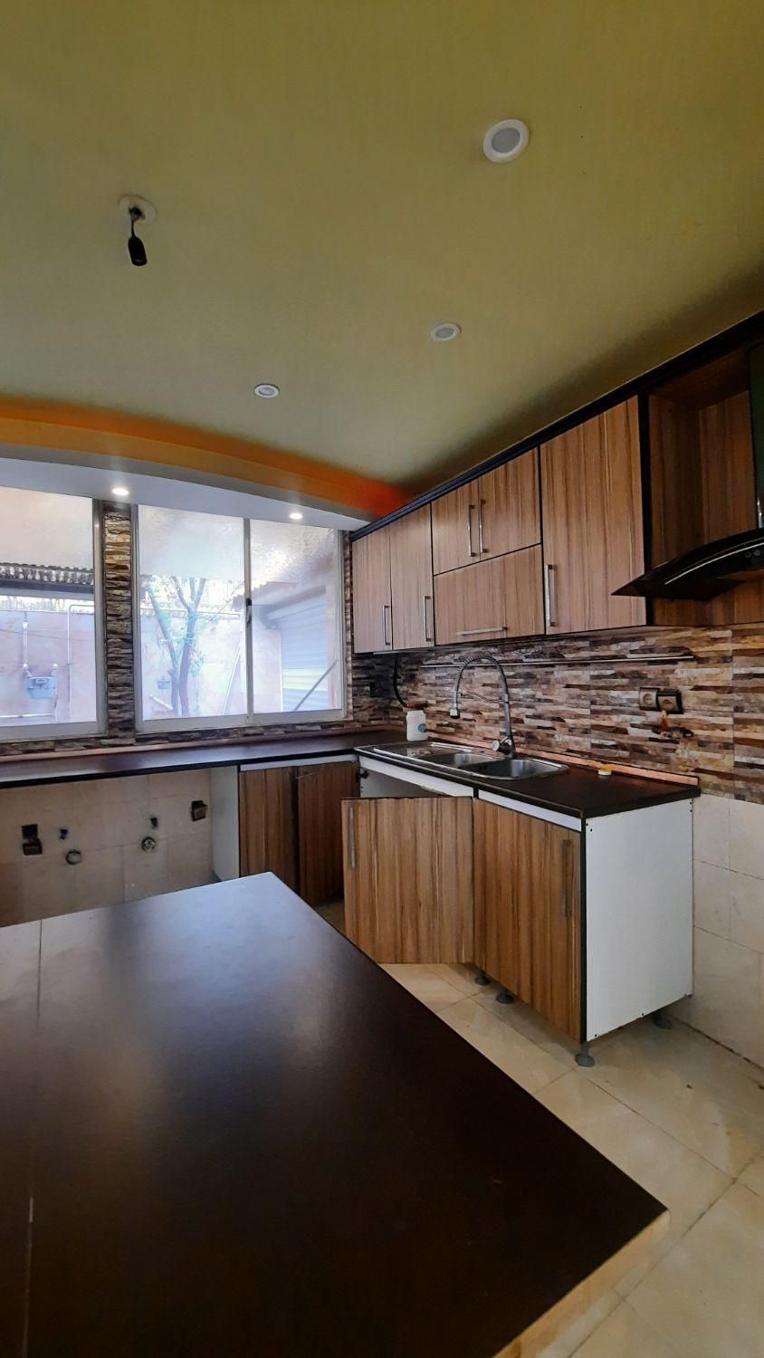 رهن خانه ویلایی سه خواب معلم|اجارهٔ خانه و ویلا|رشت, معلم|دیوار