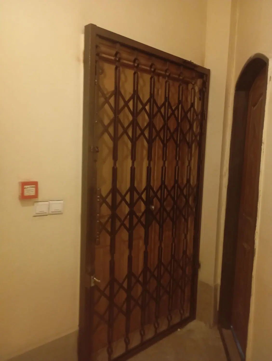 حفاظ آپارتمان،درب آکاردیونی،محافظ ضدسرقت ریلی کشوی|مصالح و تجهیزات ساختمان|مشهد, الهیه|دیوار