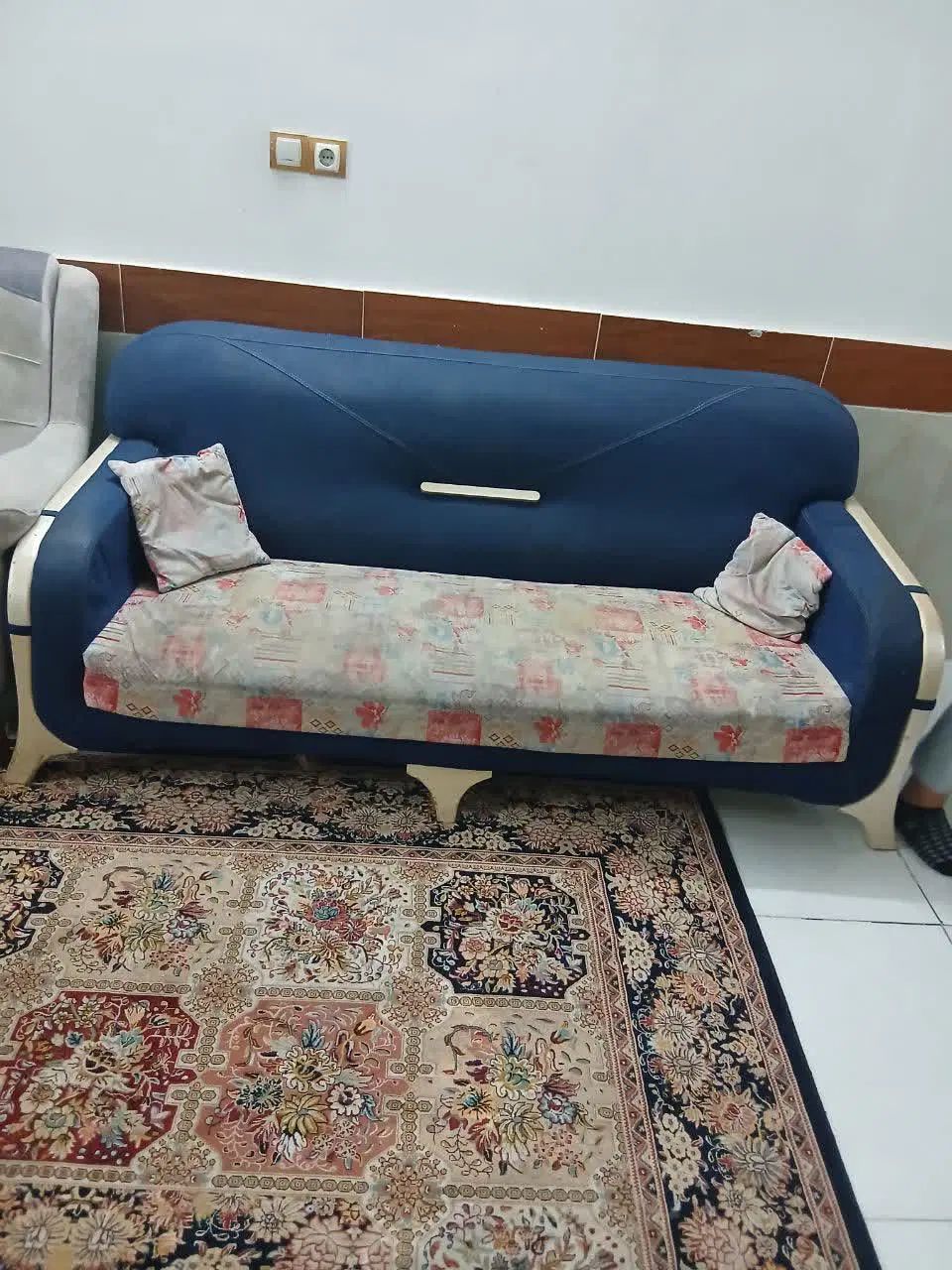 یک دست مبل راحتی|مبلمان خانگی و میز عسلی|مشهد, خواجه ربیع|دیوار