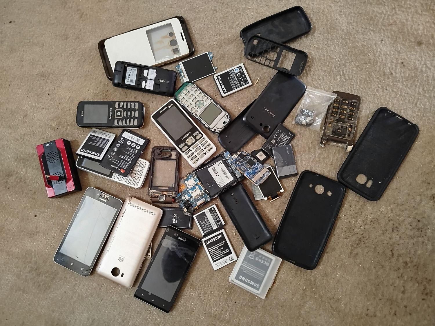 دی وی امپلی دار وتعدادی  گوشی سالم و اوراق|صوتی و تصویری|شیراز, سعدیه شمالی|دیوار