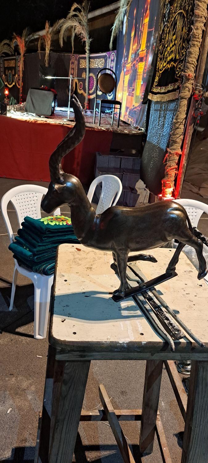 حیوان علامت (نقره وطلا کوب ساده شال کتیبه وپر)|کلکسیون اشیاء عتیقه|رشت, دیلمان|دیوار