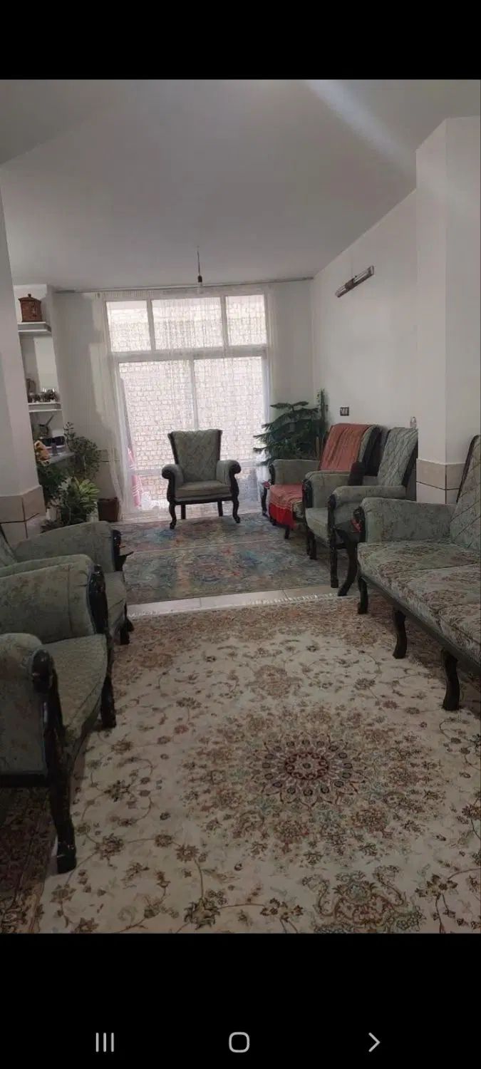 اجاره ۹۰ متری ترتمیز رنگ امیزی شده|اجارهٔ آپارتمان|اصفهان, ناصرخسرو|دیوار