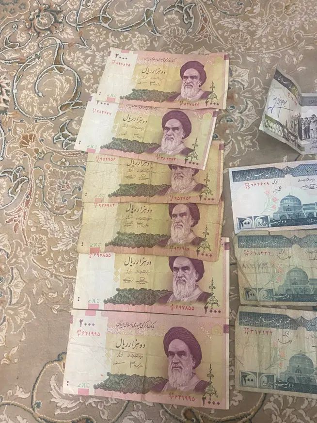تعدای اسکناس های قدیمی و سکه محمد رضا شاه|کلکسیون سکه، تمبر، اسکناس|اندیشه, اندیشه فاز ۱|دیوار