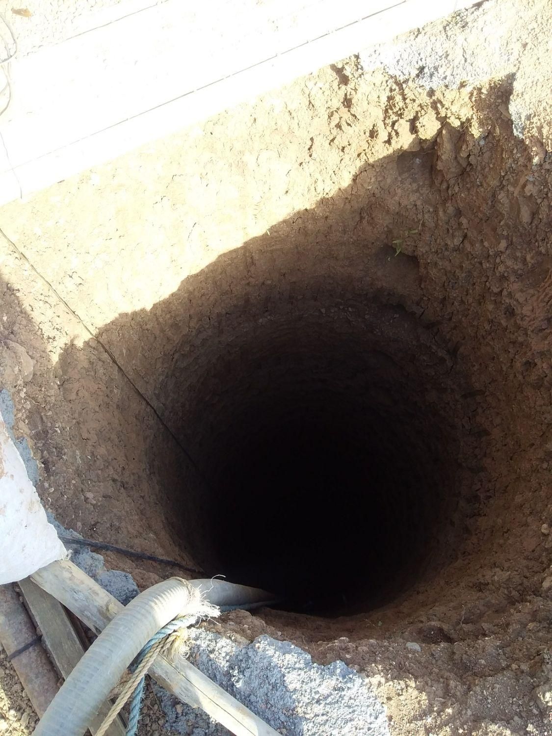 مقنی. چاه کن|خدمات پیشه و مهارت|صحنه, |دیوار